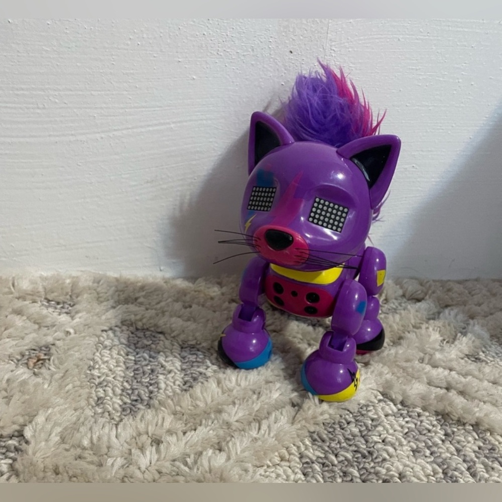 Cat robotic toy